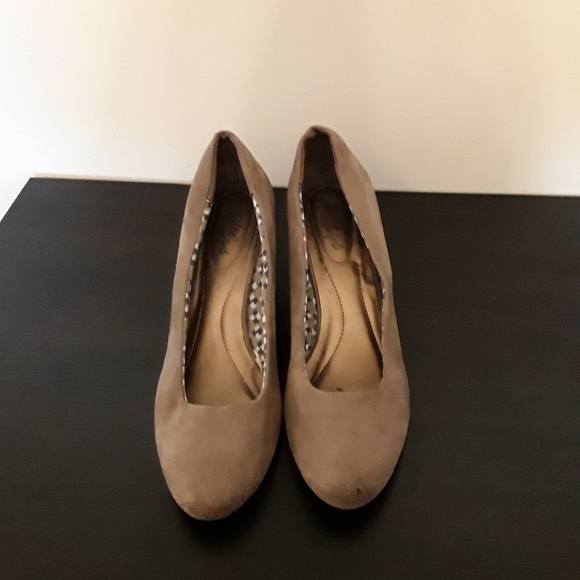 Tan wedges - Picture 3 of 3